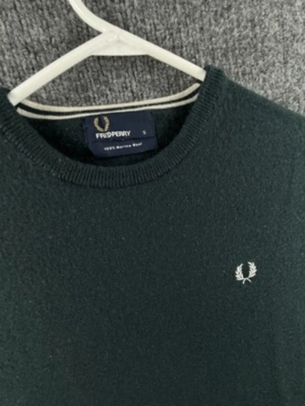 Fred Perry Men Small Pullover Green Crew Neck Wool Logo Sweater Preppy Solid